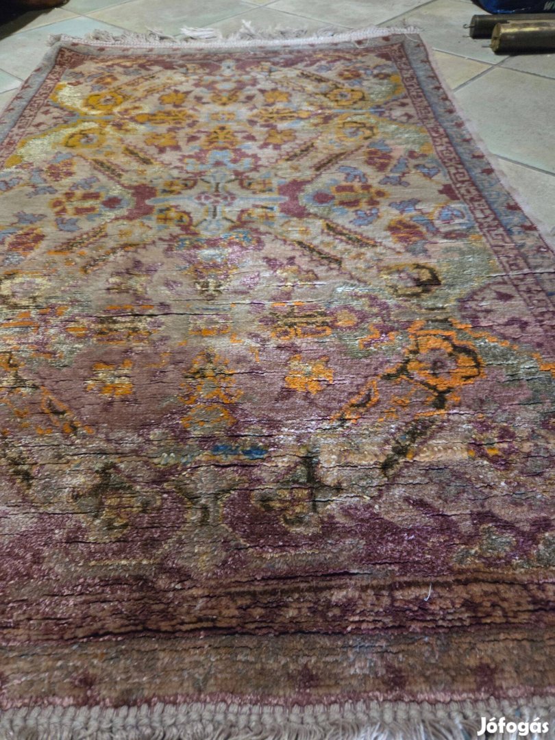 Kézi csomózású szőnyeg