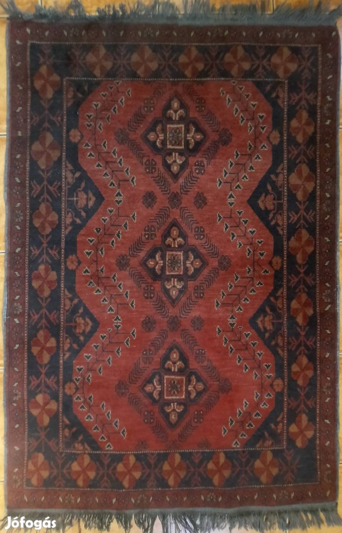 Kézi csomózású szőnyeg