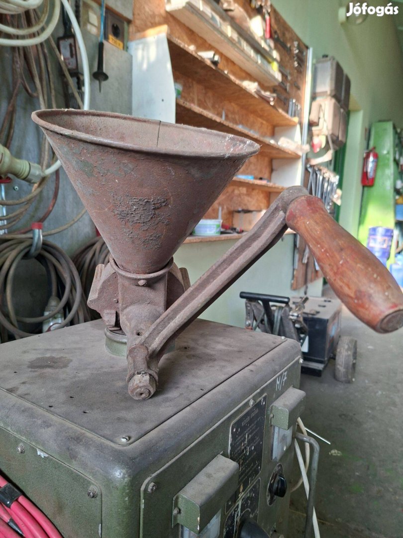 Kézi daráló hagyományos