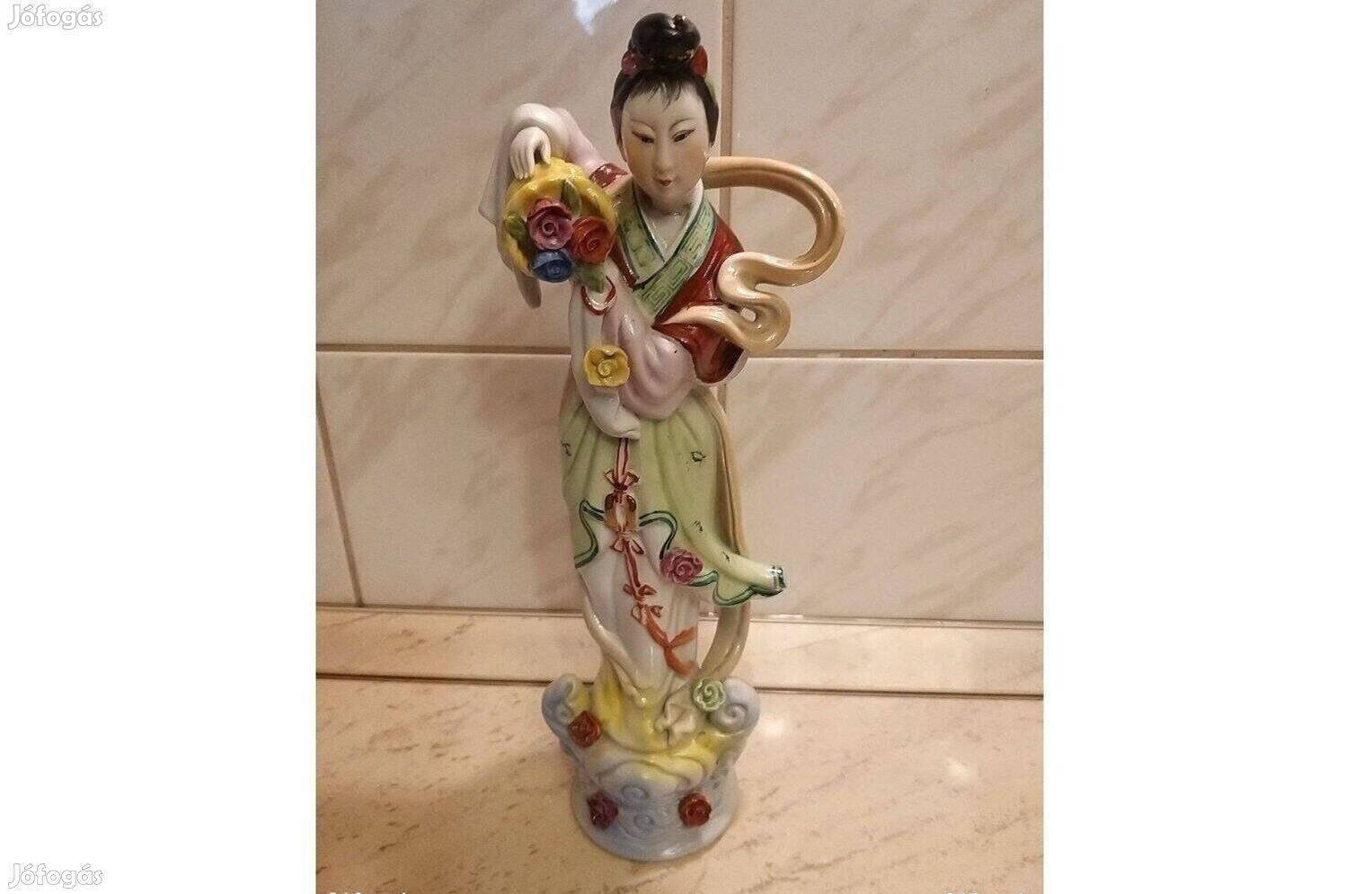 Kézi festésű Gésa porcelán figura 32 CM