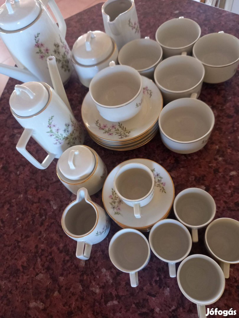 Kézi festésű, aranyozott szegéllyel 30 részes teás-és kávéskészlet
