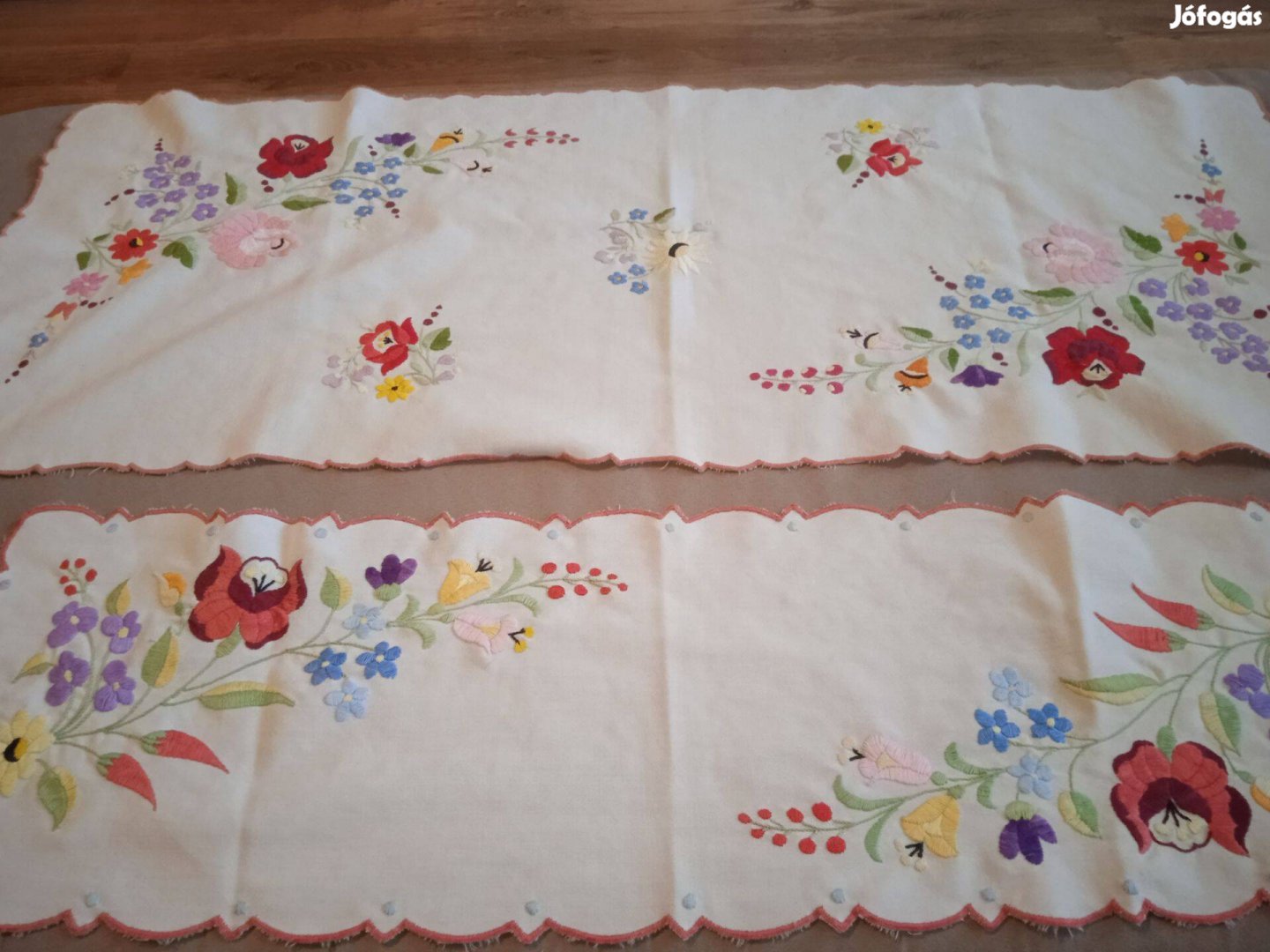 Kézi hímzett futó