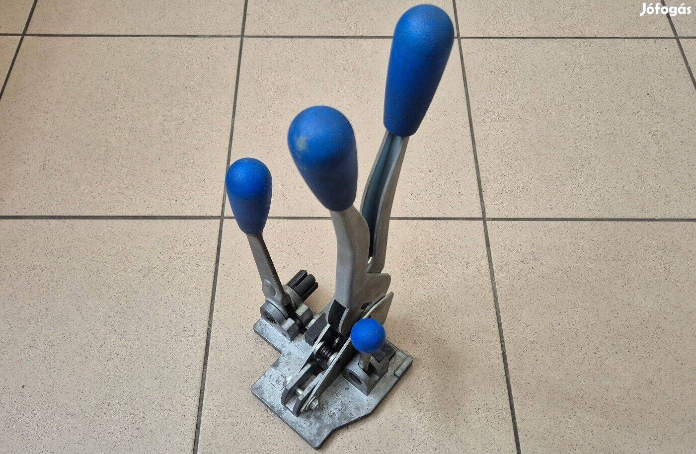 Kézi pántoló gép szalaggal és klipszekkel