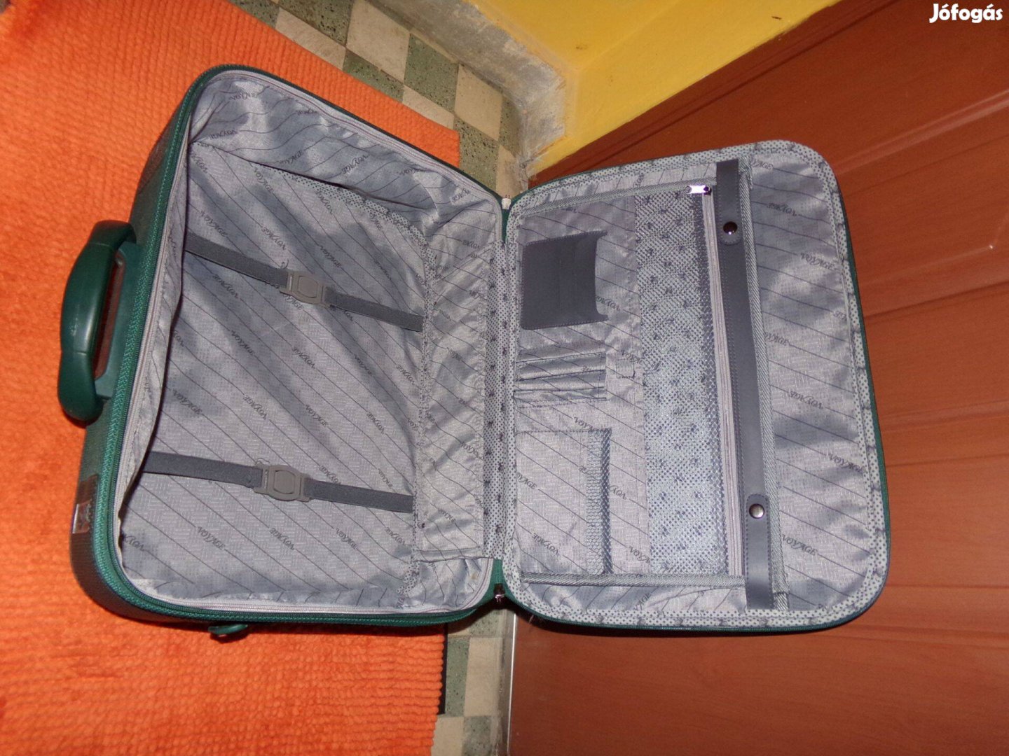 Kézipoggyász bőrönd 54x47x23 új üzletibőrönd minőségi Voyage