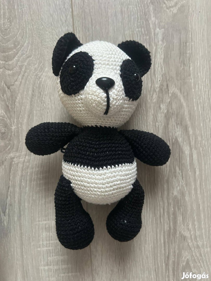 Kézműves, horgolt panda 22 cm