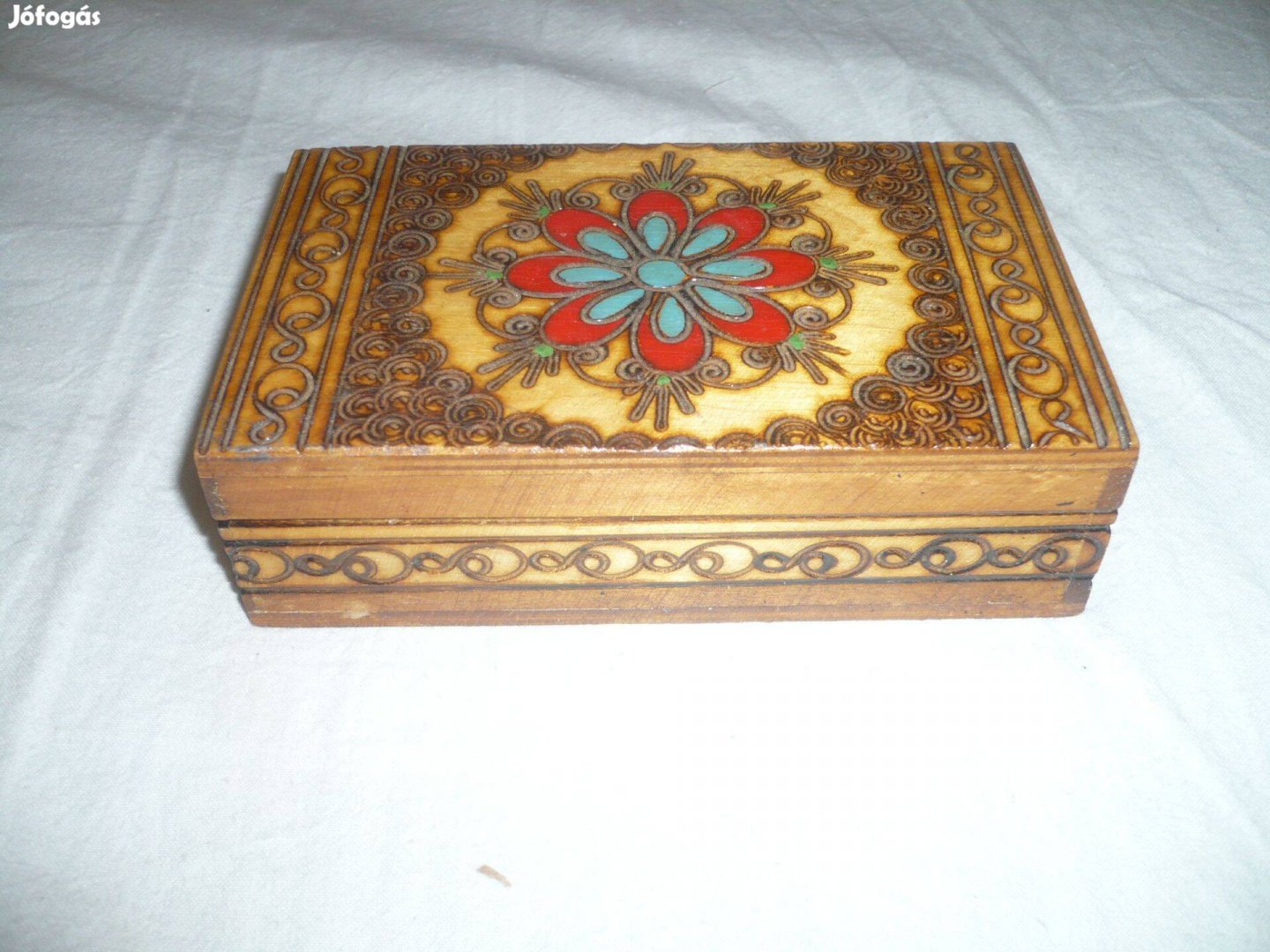 Kézzel díszített fadoboz ékszerdoboz