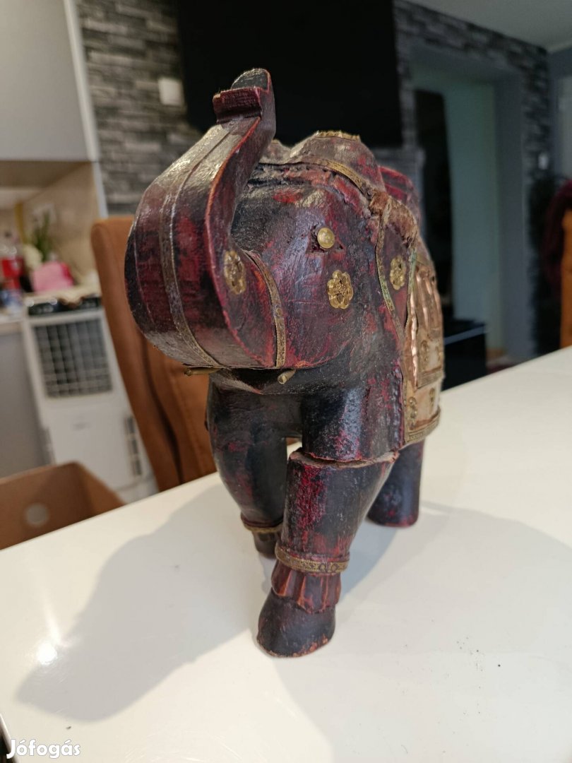 Kézzel faragott indiai fa elefánt szobor réz díszítéssel -