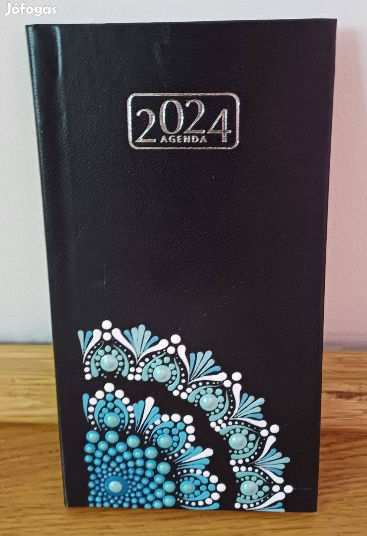 Kézzel festett Türkiz fehér 2024 határidőnapló naptár mandala díszítés