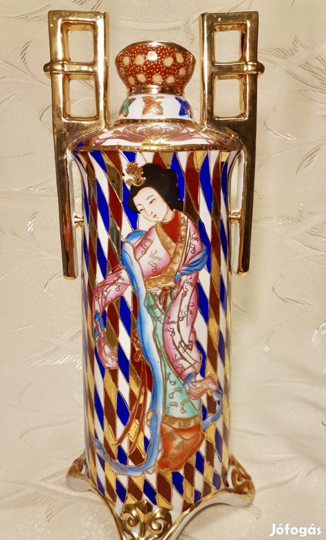 Kézzel festett, dúsan aranyozott 36 cm kínai váza