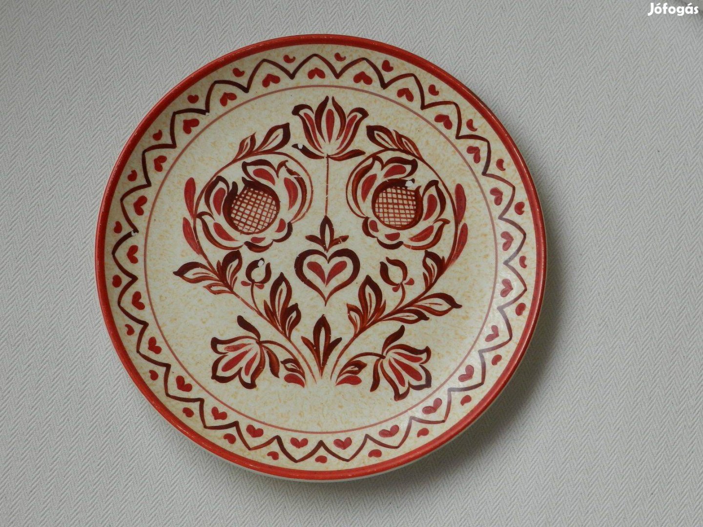 Kézzel festett fali dísztányér