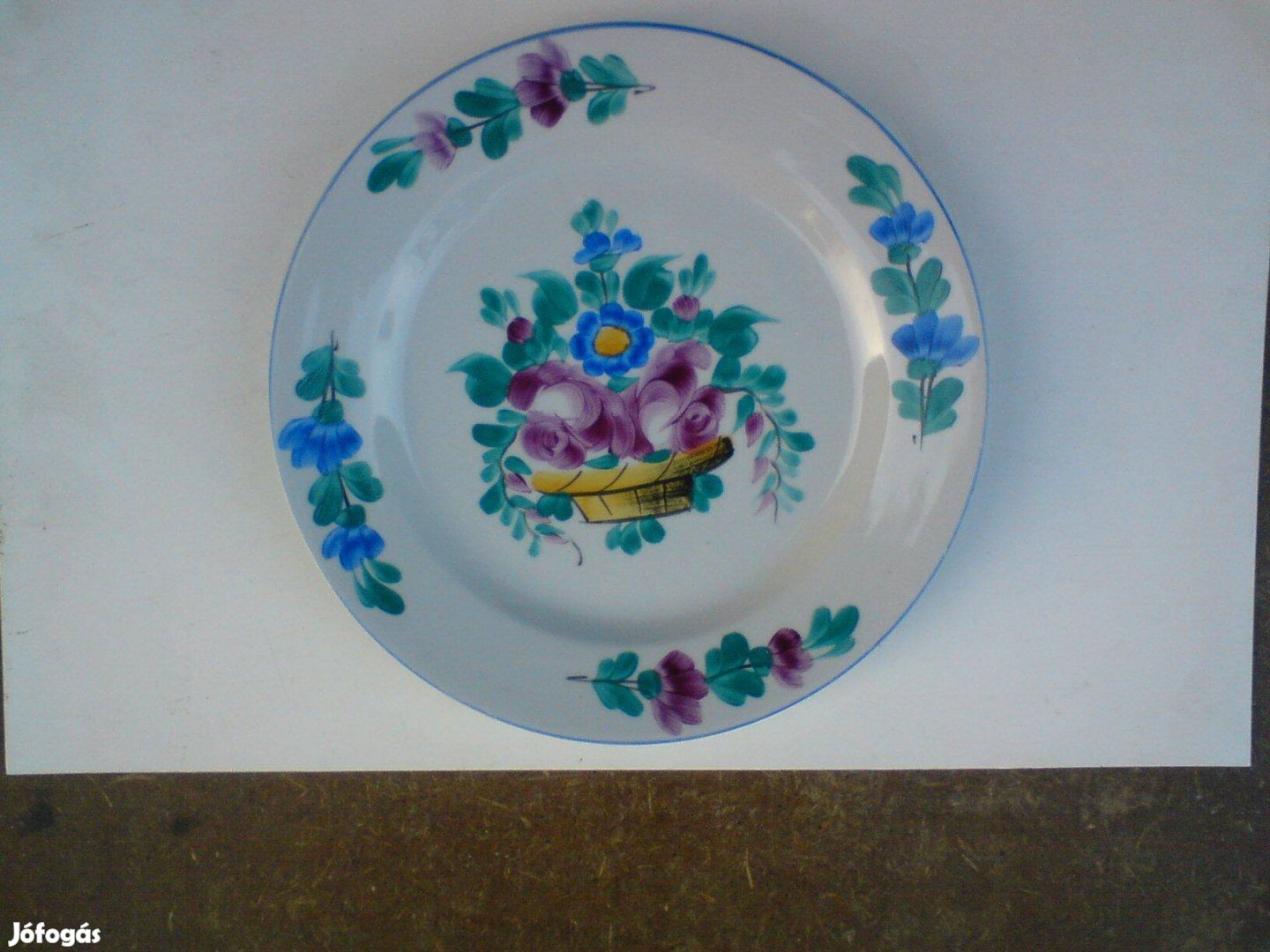 Kézzel festett fali tányér és bodrogkeresztúri kis kancsó