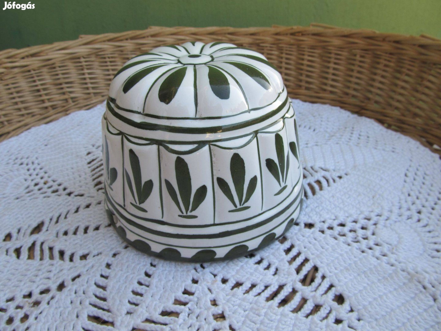 Kézzel festett kis kőporcelán sütőforma