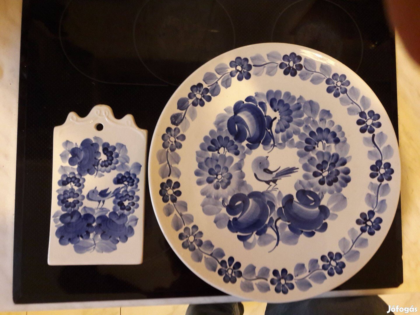 Kézzel festett lengyel, népmúvészeti dísztányér és kerámia