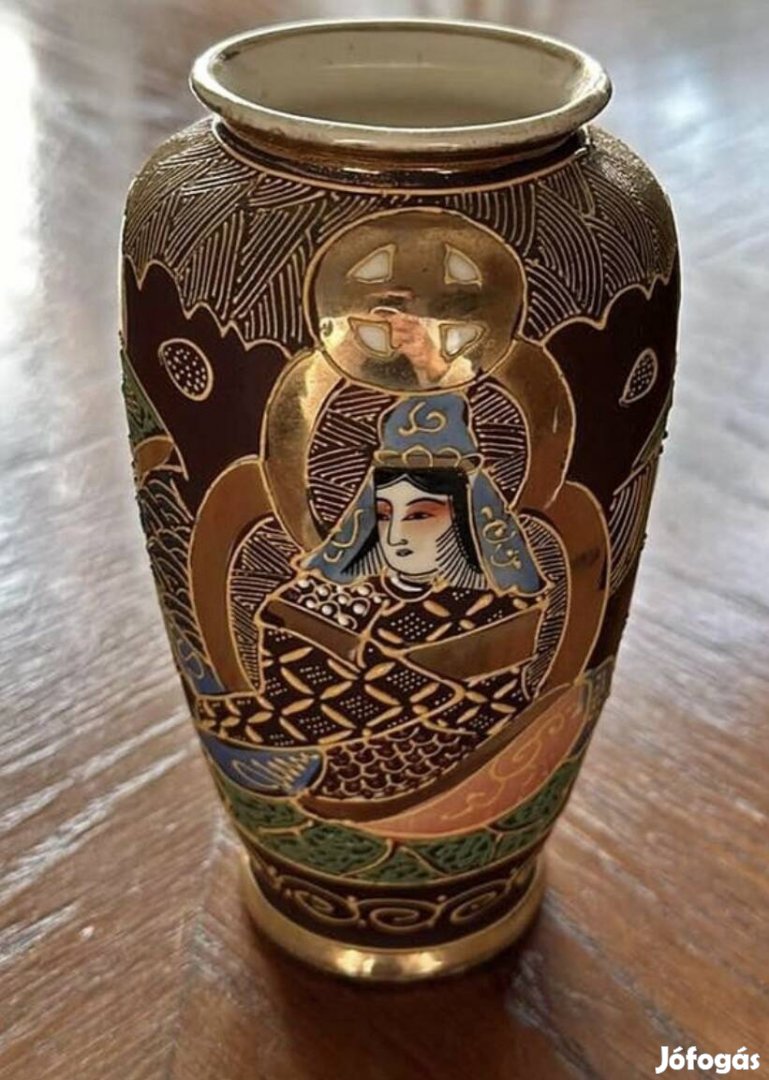 Kézzel festett váza  Made in Japán  16 cm magas ritkaság 