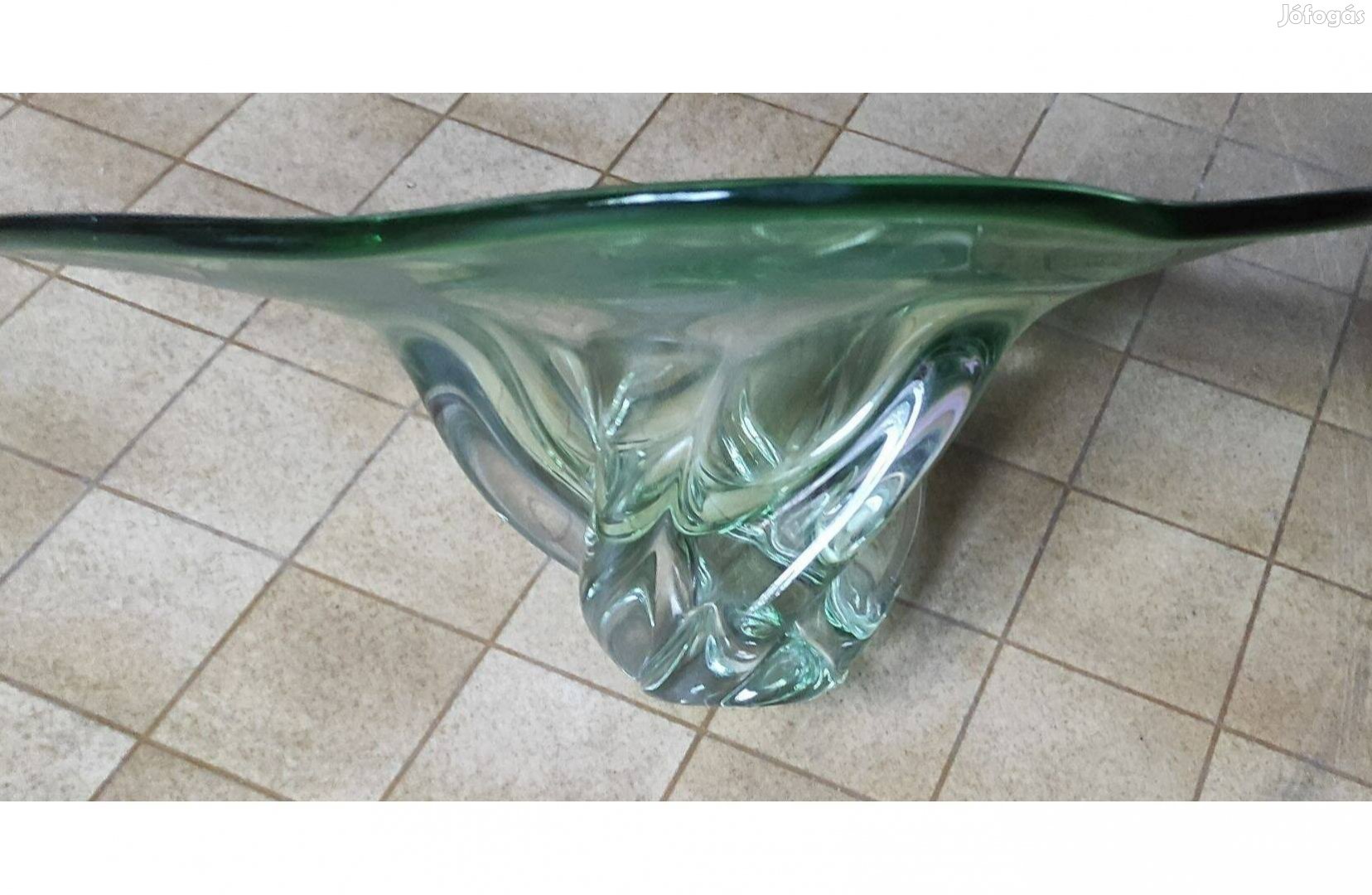 Kézzel formázott Murano művészüveg tál, zöld árnyalatú, kb.