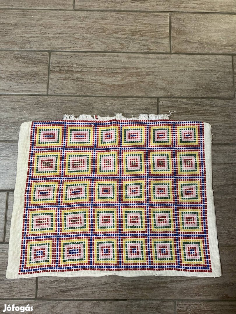 Kézzel hímzett népi stílusú díszpárnahuzat 39x50 cm