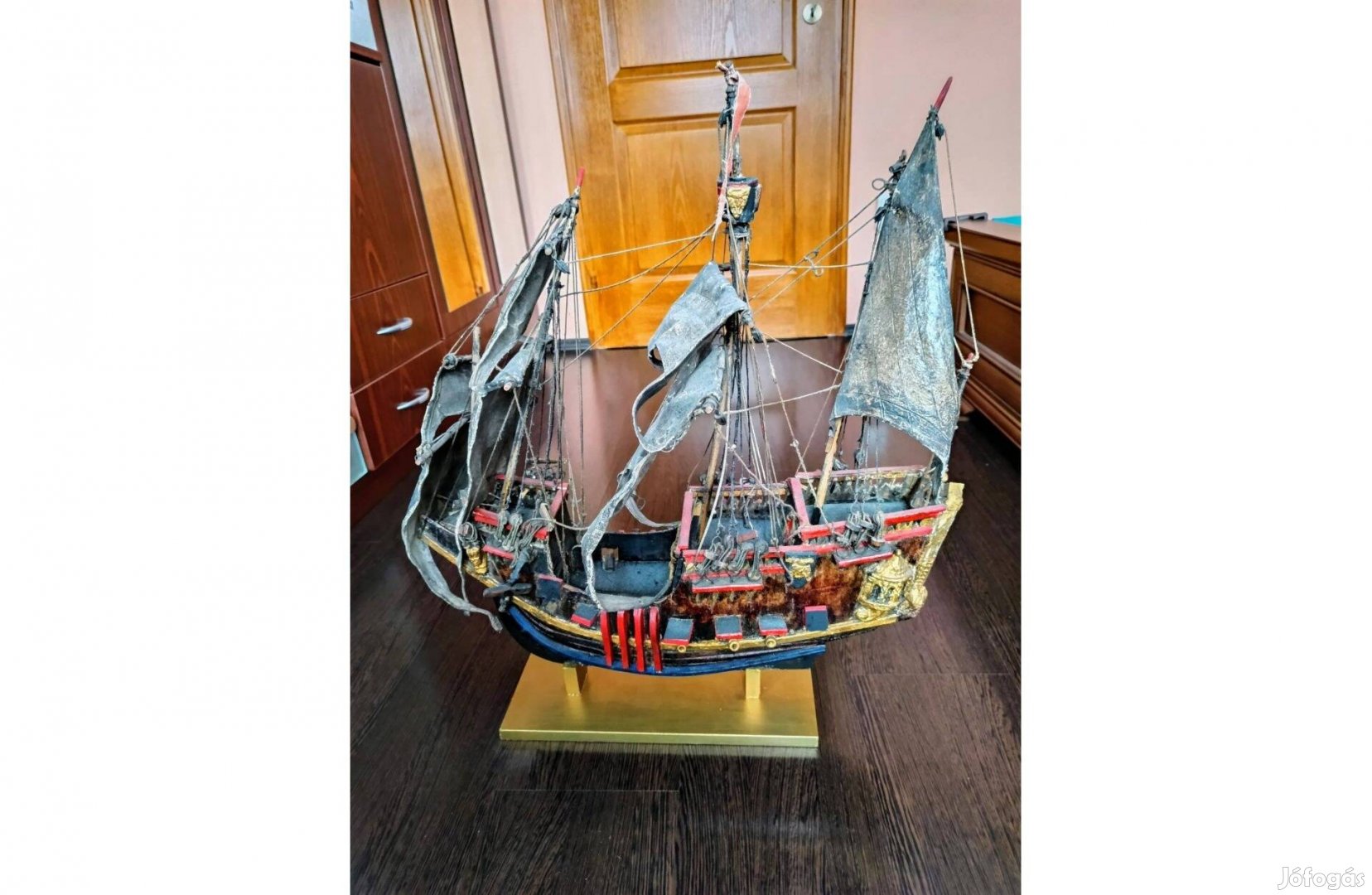 Kézzel készült angol hadihajó, igényes mestermunka