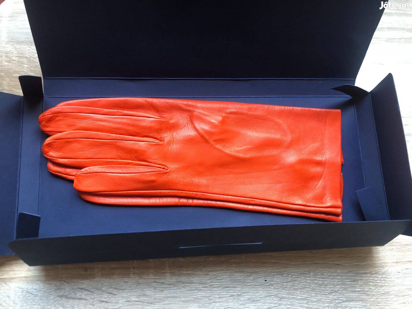 Kézzel készült elegáns női bőrkesztyű gloveme