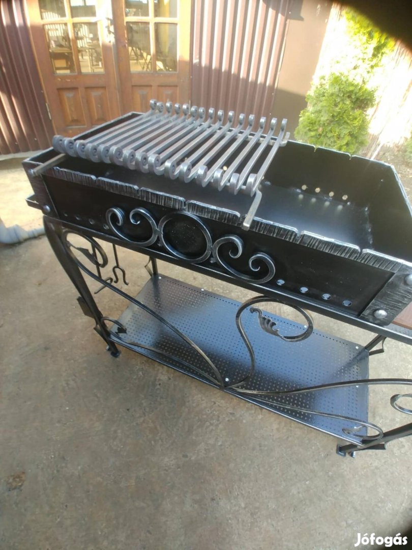 Kézzel készült kivallo minőségű kovácsolt kerti grill 