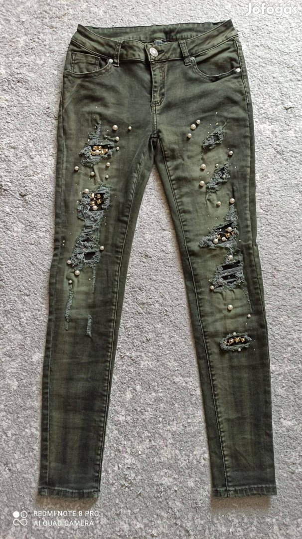 Khaki zöld gyöngyökkel díszített szaggatott sztreccses