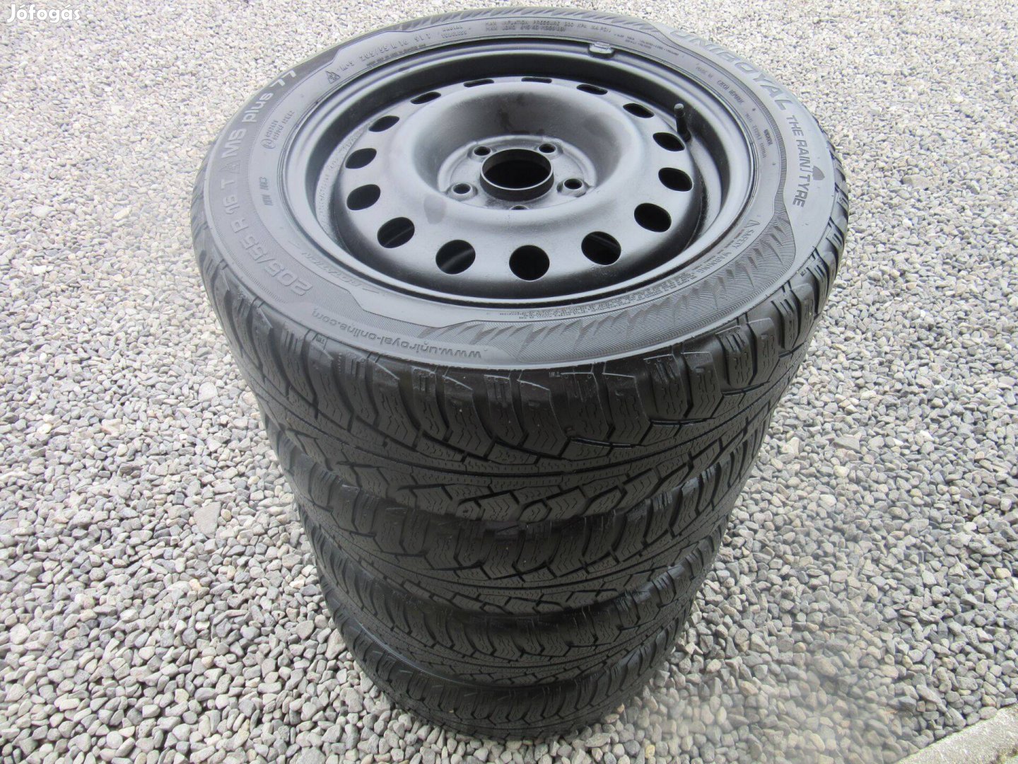 Kia 5x114,3 acélfelni 205/55 R16 téli gumival eladó