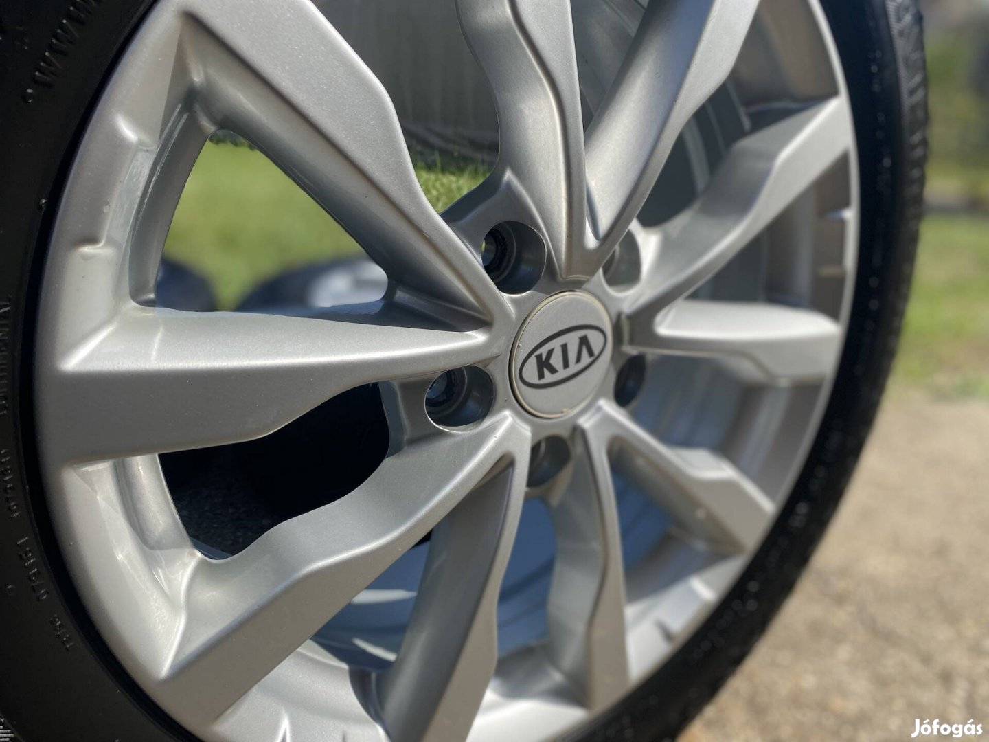 Kia 5x114.3mm gyári 16" alufelni szett téli gumikkal 