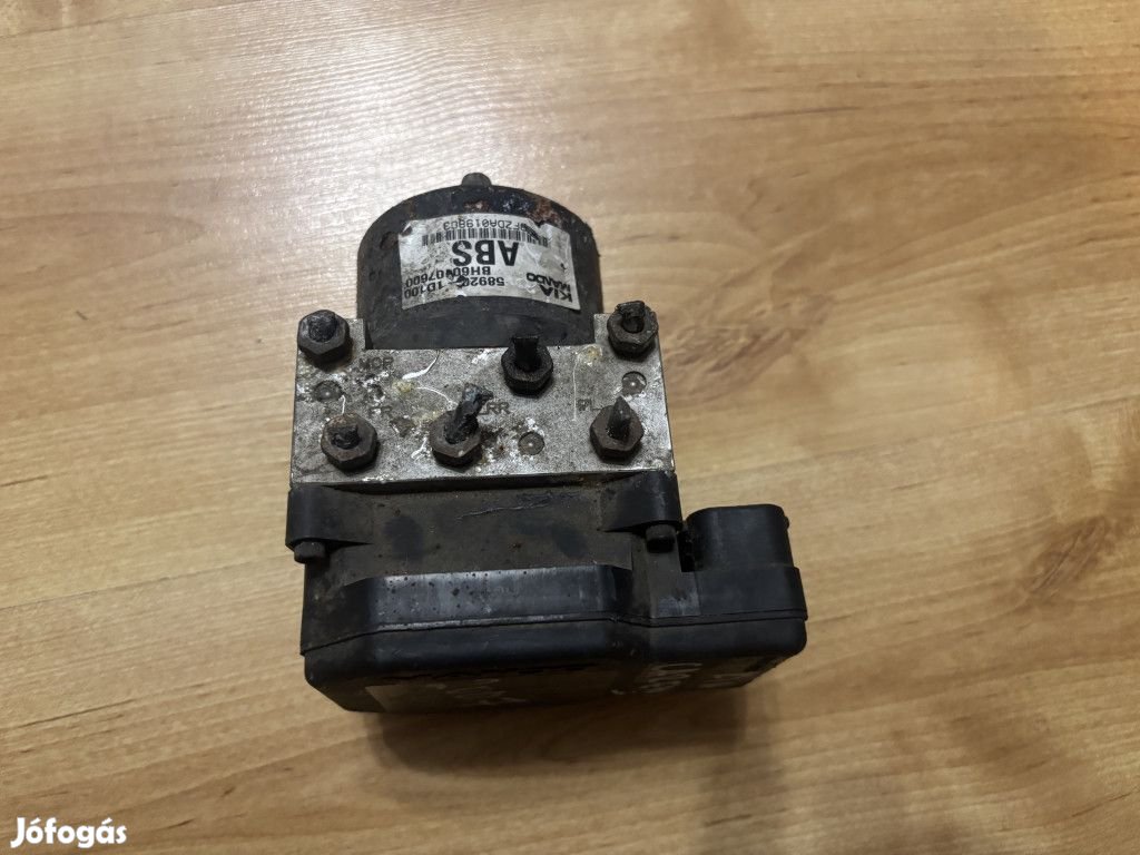 Kia Carens III ABS kocka 58920-1D100