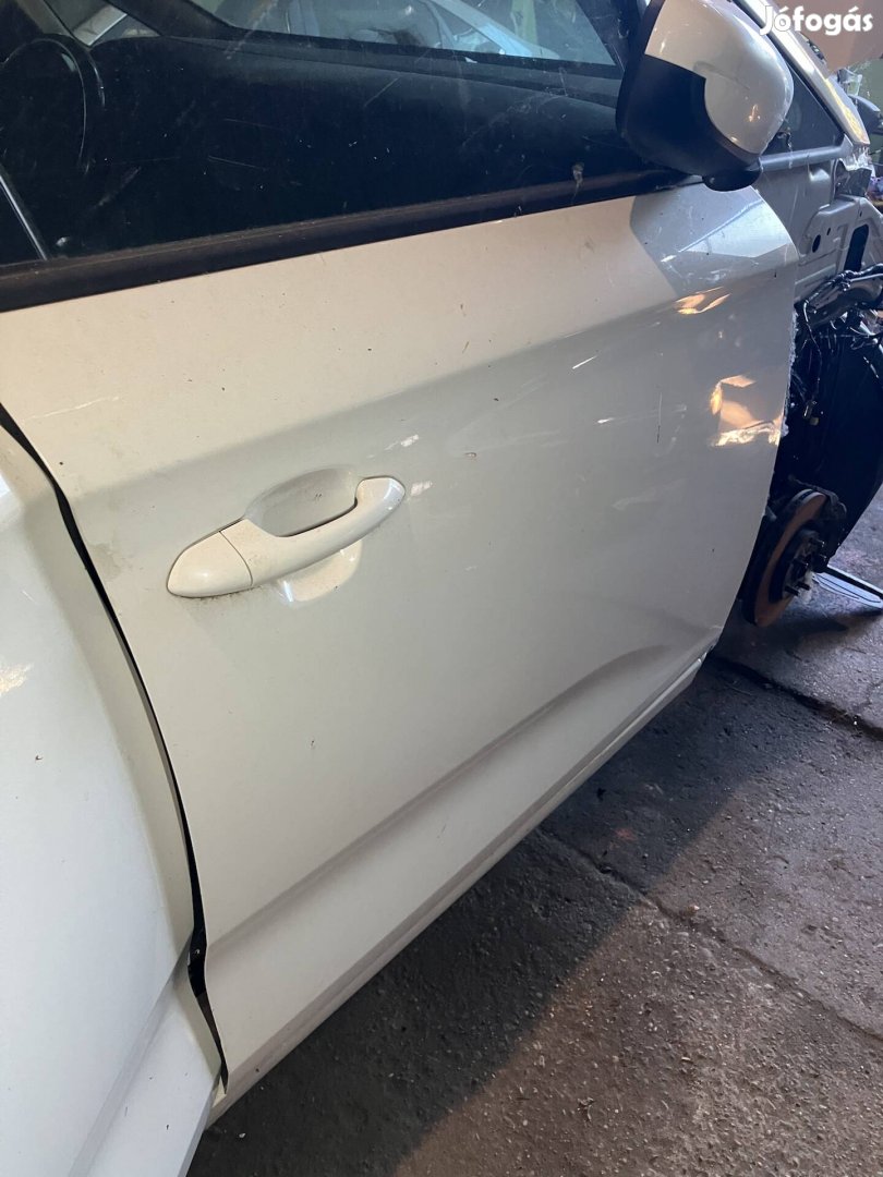 Kia Carens RP ajtó