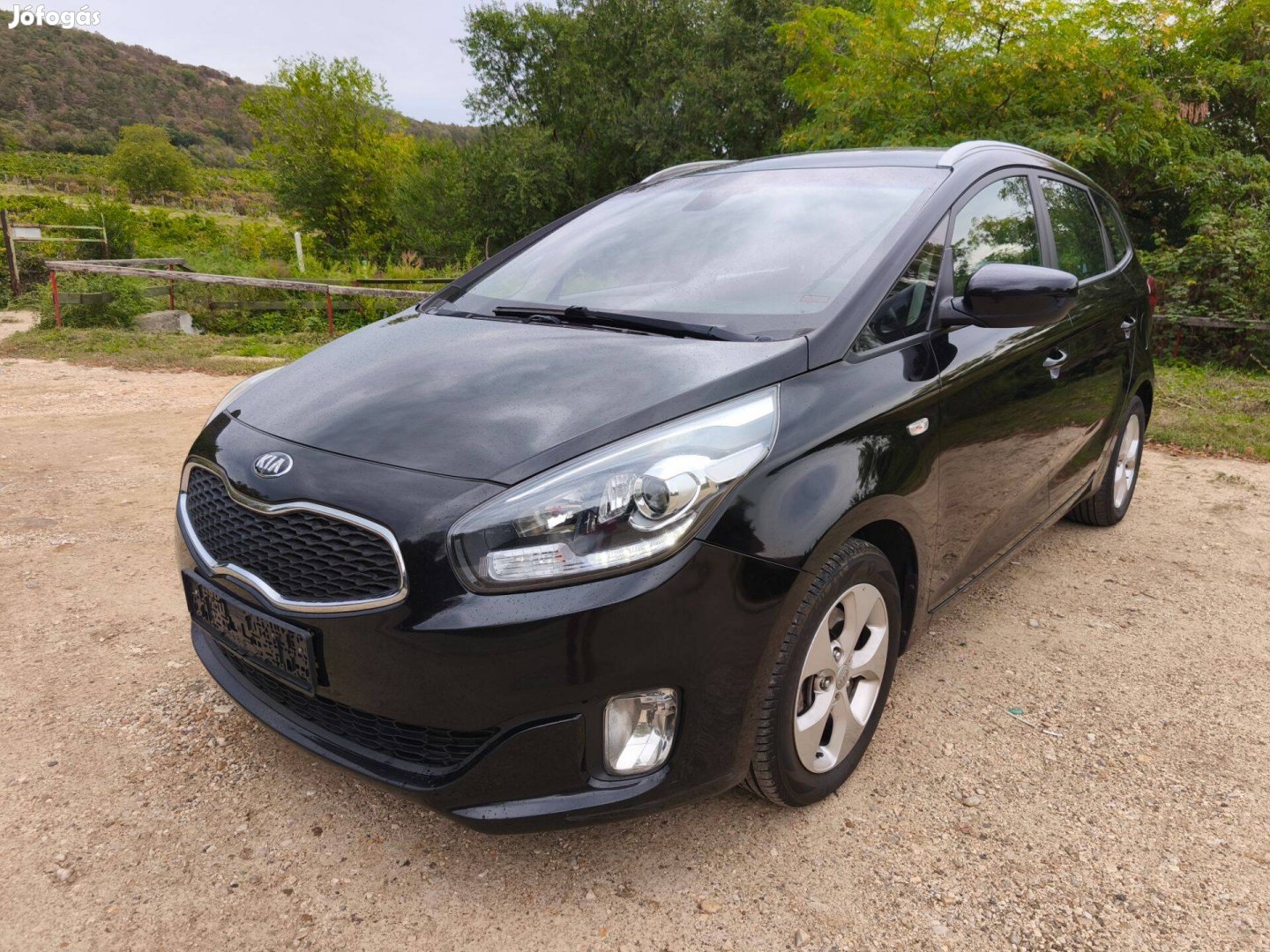 Kia Carens törésmentes igazolt km szép fekete gyári fényezés