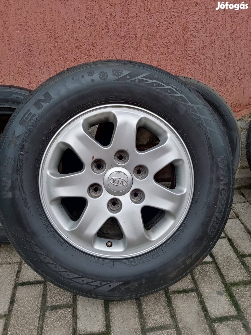 Kia Carnivál gyári szerelt garnitúra 6*125*16. 