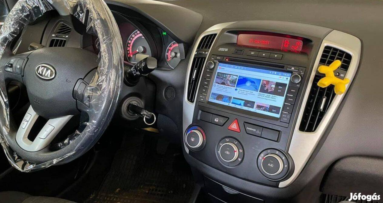 Kia Ceed Carplay Android Multimédia GPS Rádió Tolatókamerával
