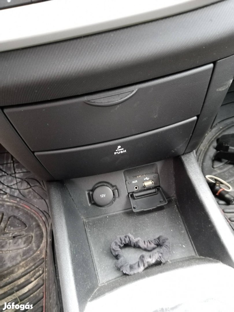 Kia Ceed Cee'd hamutartó egység