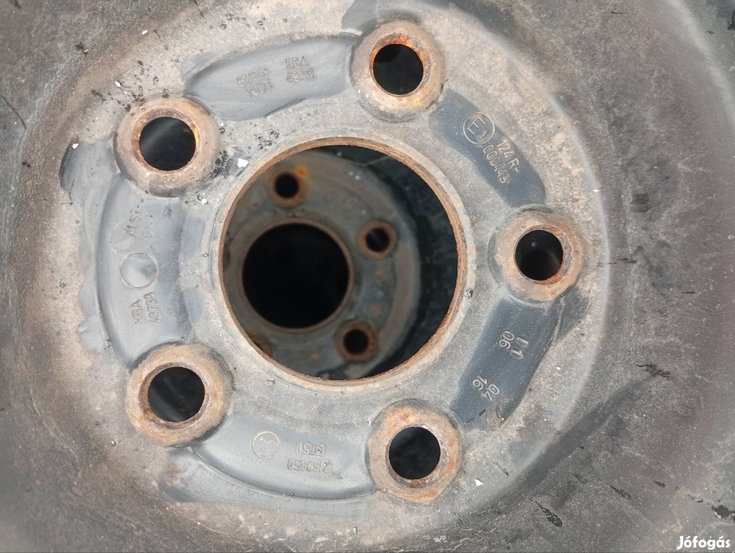 Kia/Hyundai 16" lemezfelni,nyomáserzekelő szelep