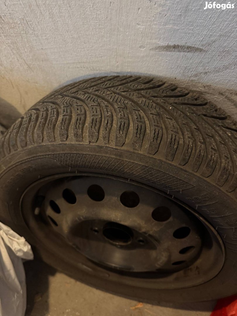 Kia/Hyundai lemezfelni R16 téligumival, dísztárcsával