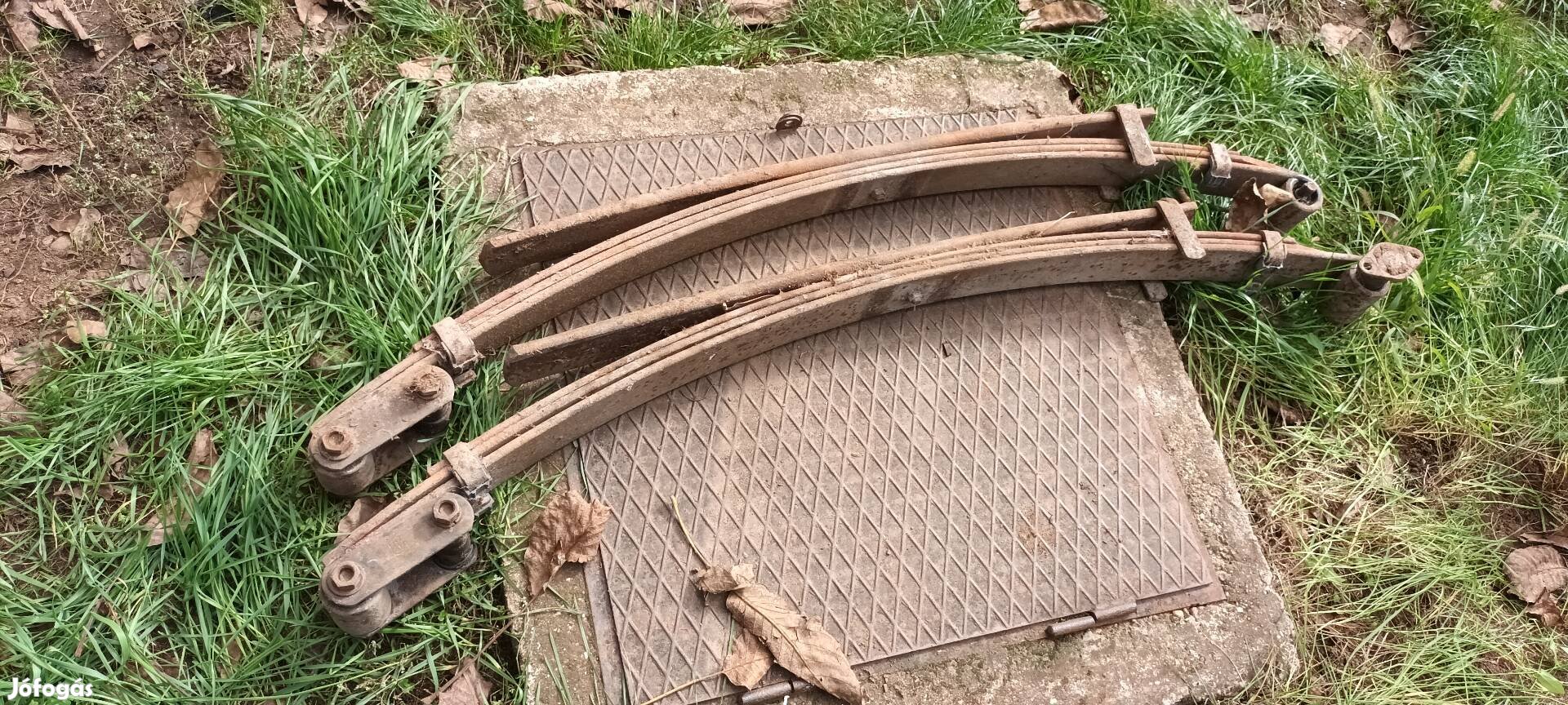 Kia K2700 hátsó laprugó pár.