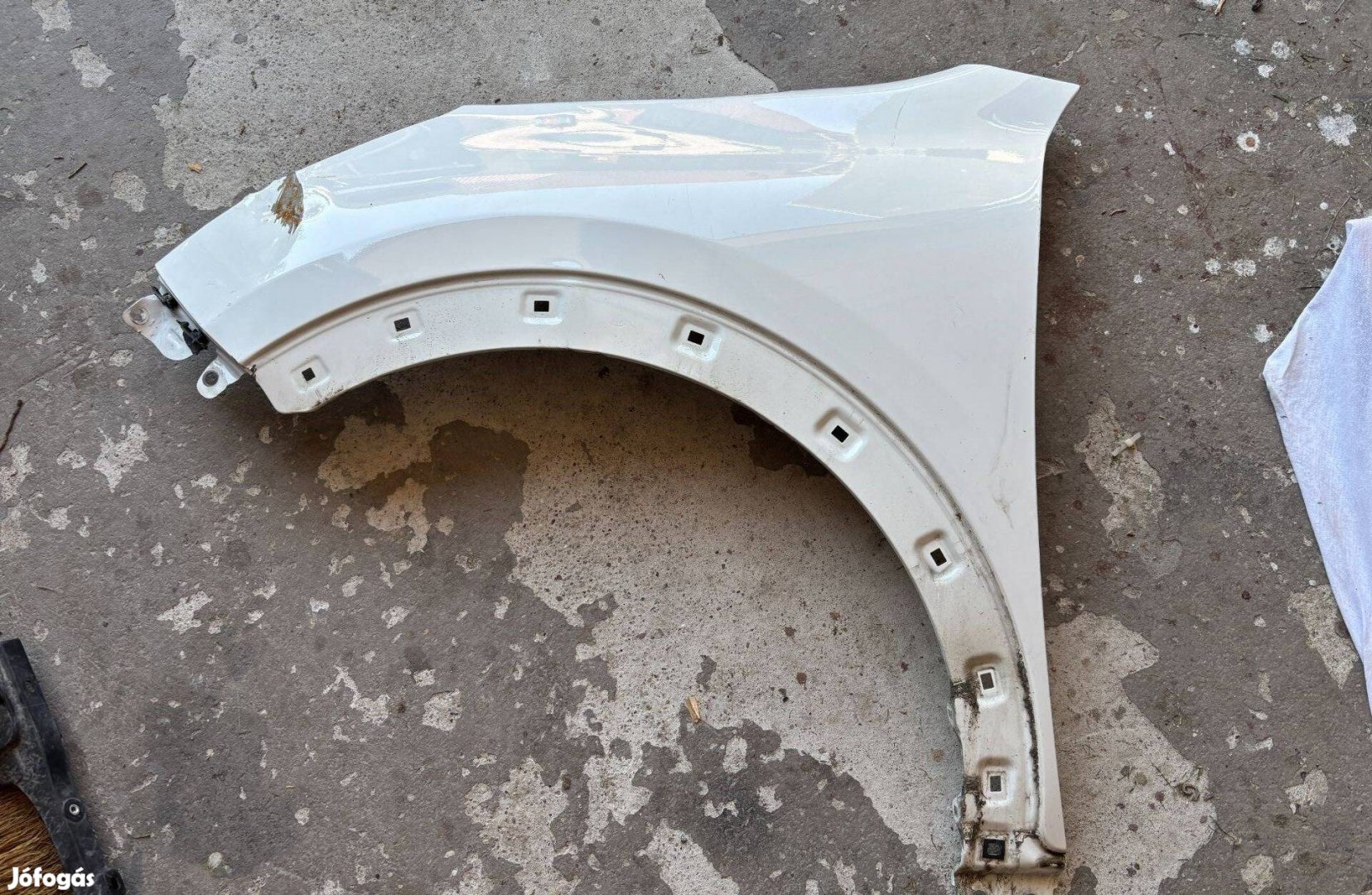 Kia Niro bal első sárvédő enyhén sérült