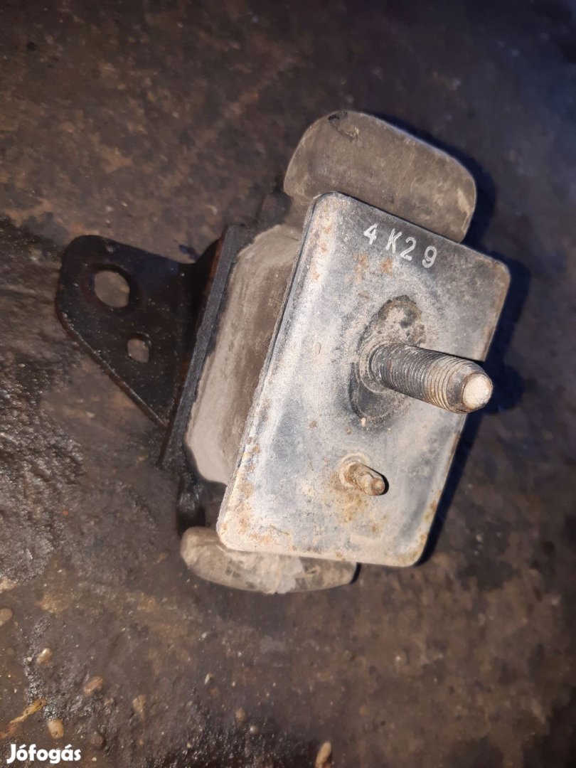 Kia Sorento Motortartó Bak