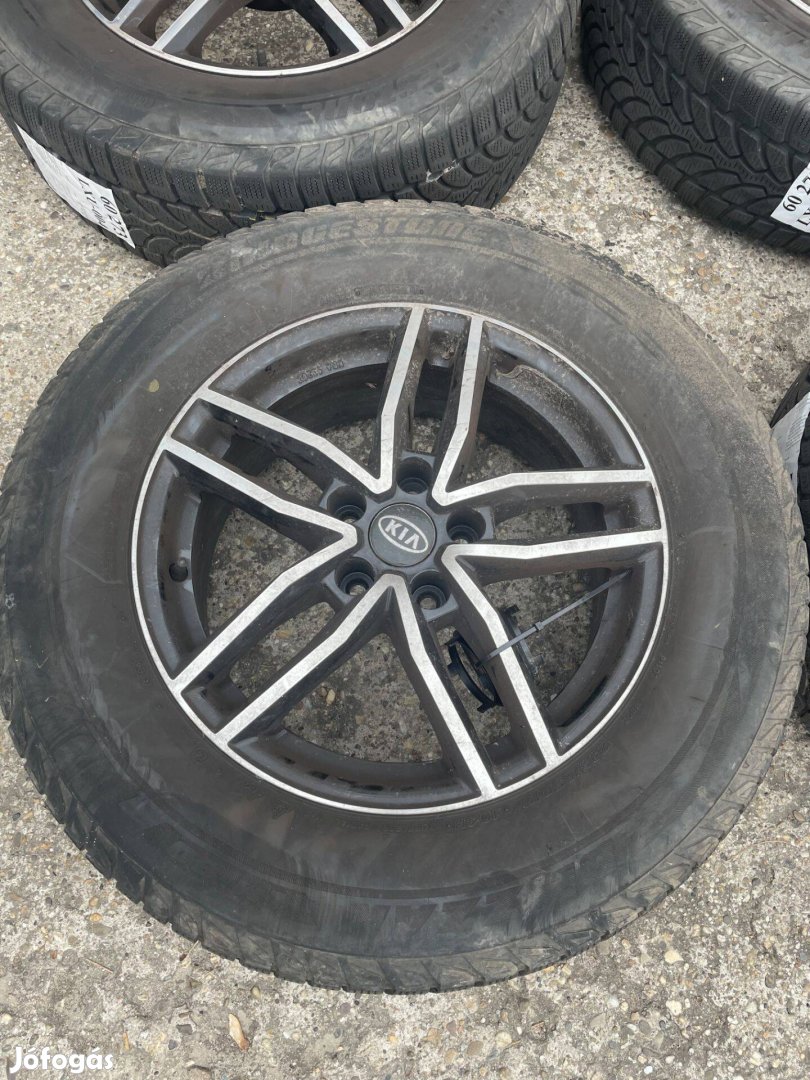 Kia Sorento gyári könnyűfém felnik nyárigumikkal