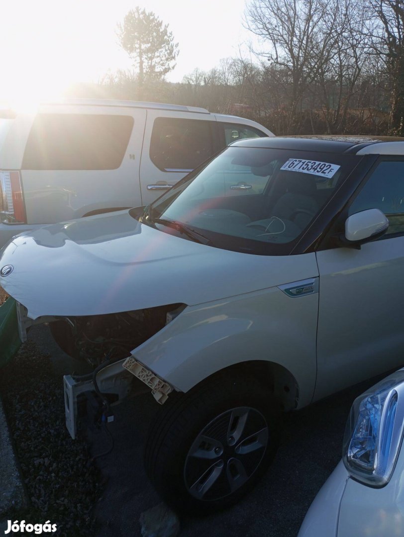 Kia Soul EV 2017 alkatrészek eladók,ha teknösbékával küzdesz keress!