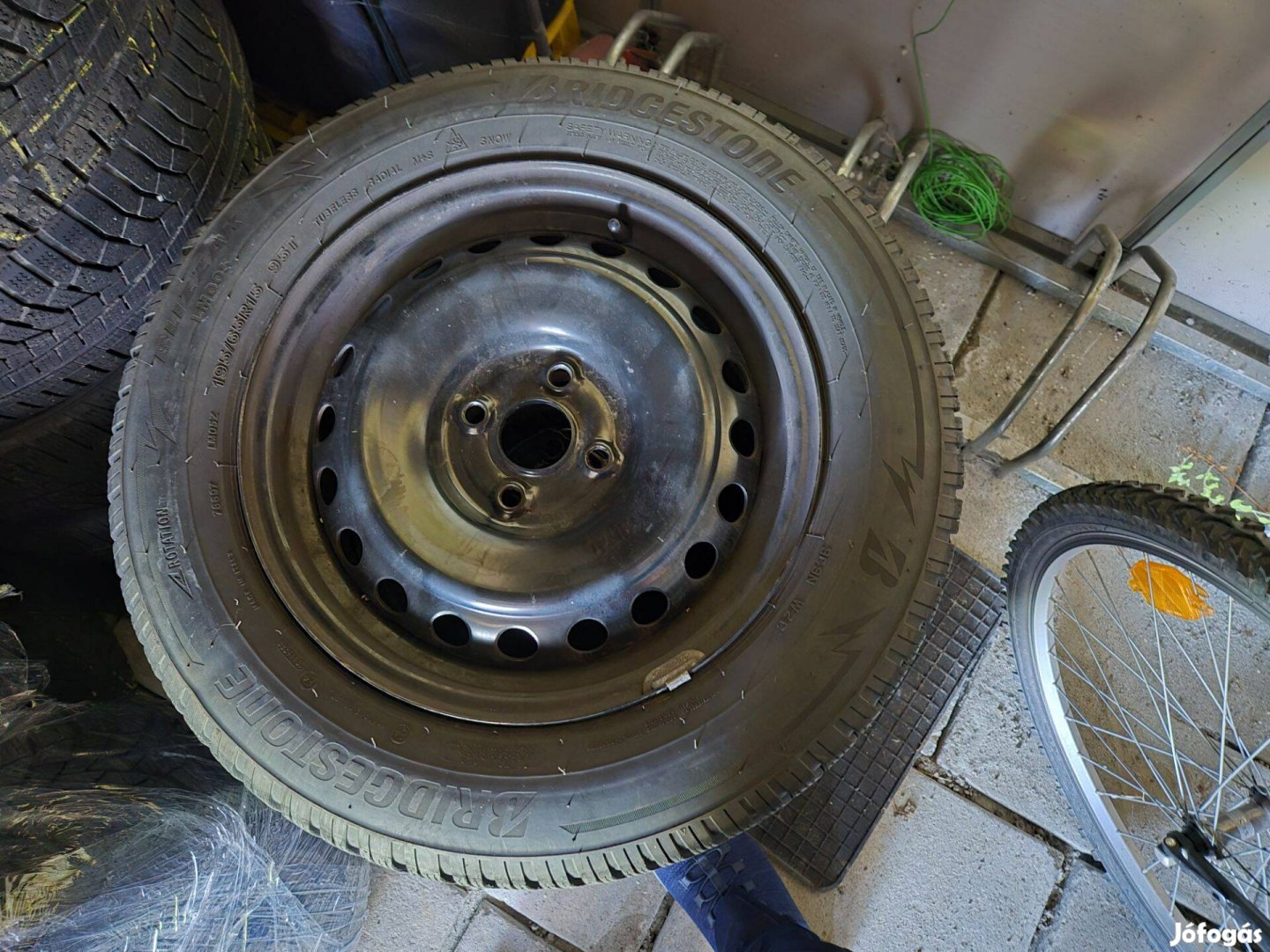 Kia Stonic téligumi felnivel eladó