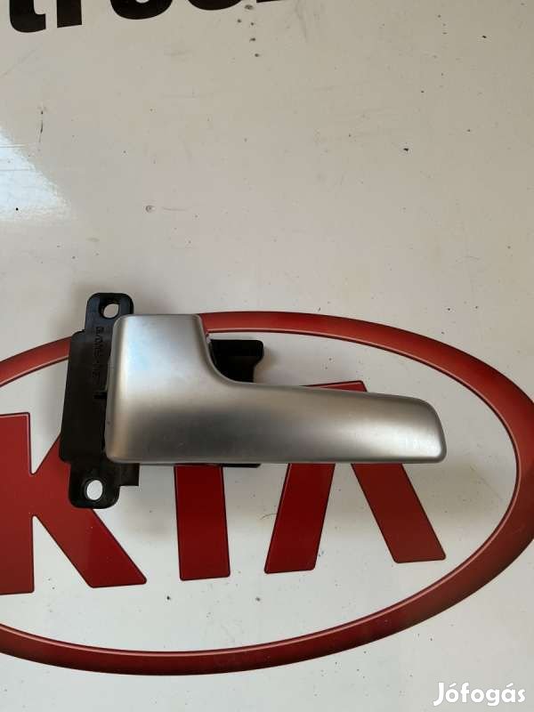 Kia Venga bal belső kilincs 826101P010CR-BON