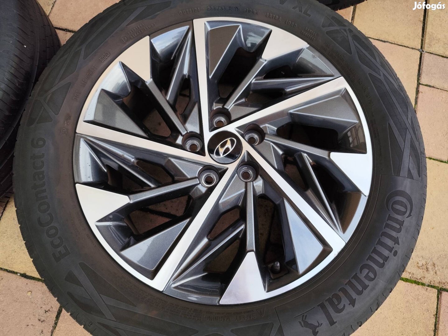 Kia / Hyundai gyári 18 alufelni 5x114,3 Continental gumival