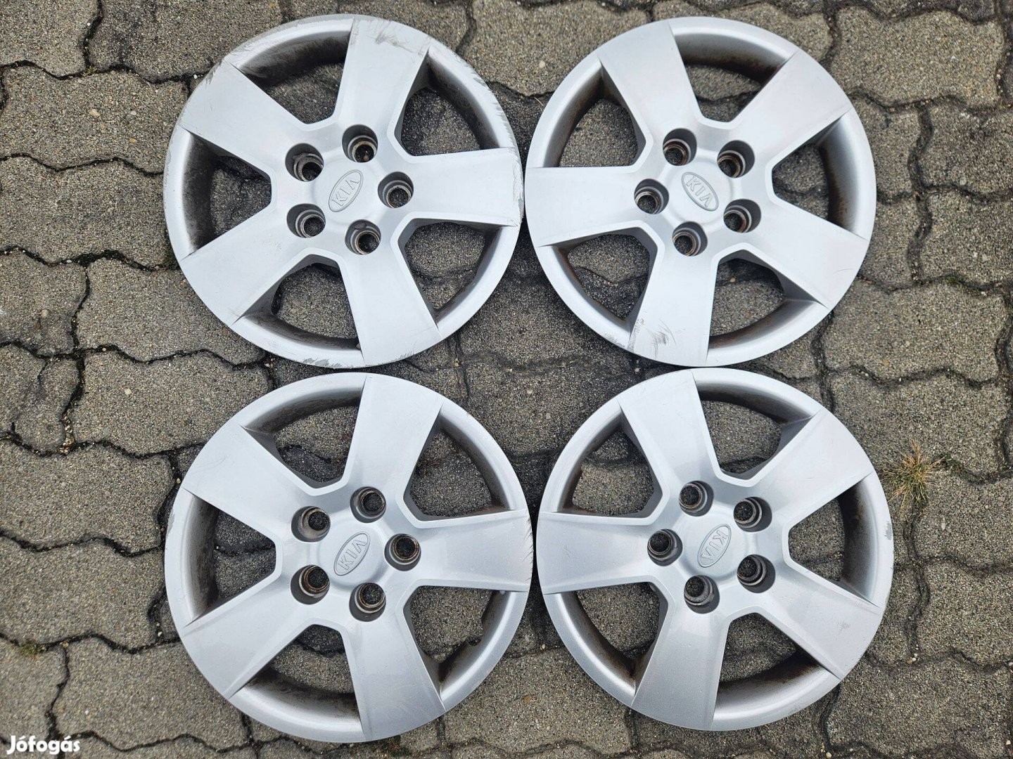Kia gyári 4 db dísztárcsa 15"