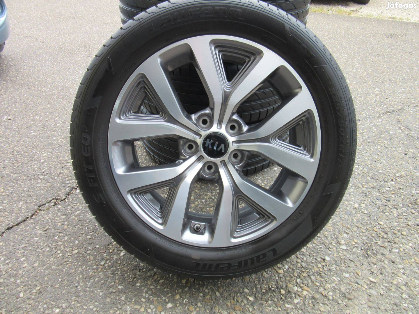 Kia gyári alufelni 225/50 R17 Laufenn nyári gumival eladó