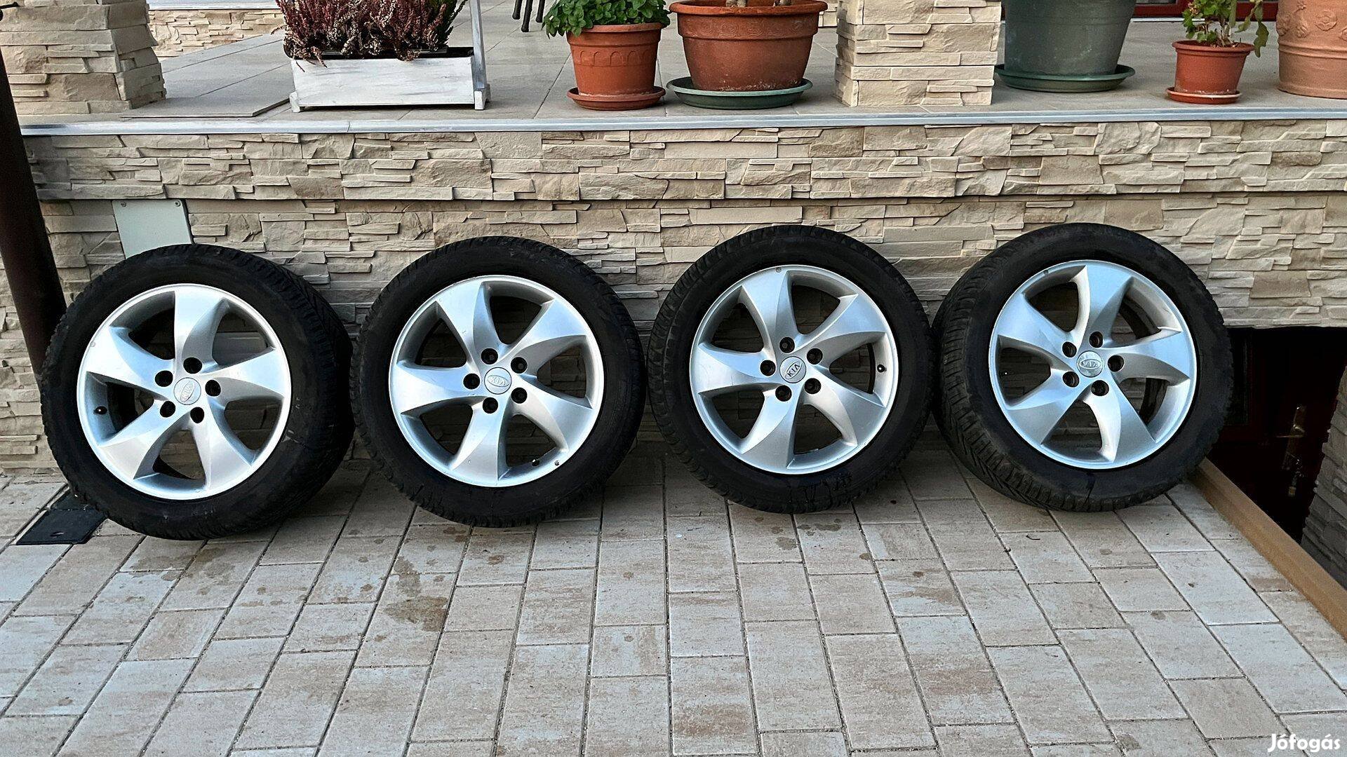 Kia gyári alufelni gumival 17" col (5x114 6.5Jx17 ET46)