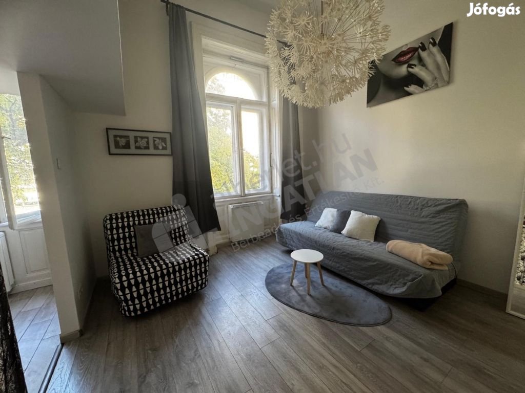 Kiadó 2 szobás, hangulatos, galériás lakás a belváros