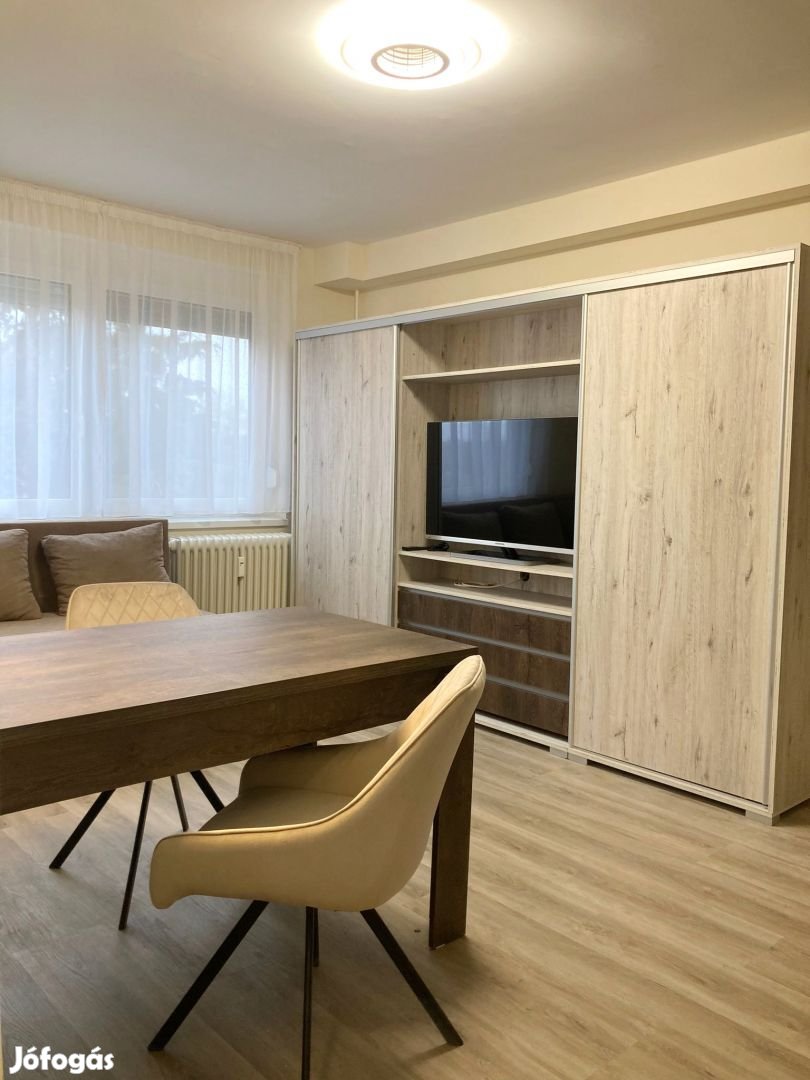 Kiadó 36 m2 tégla lakás, Debrecen