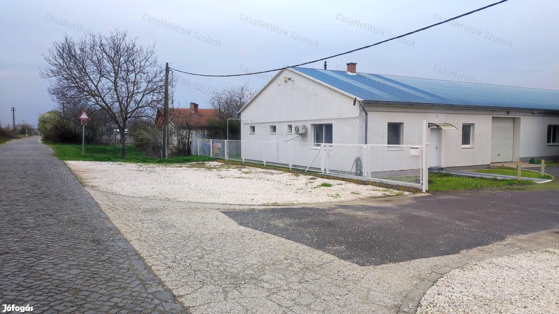 Kiadó 400 m2-es raktár/műhely Szolnokon, az Abonyi úton