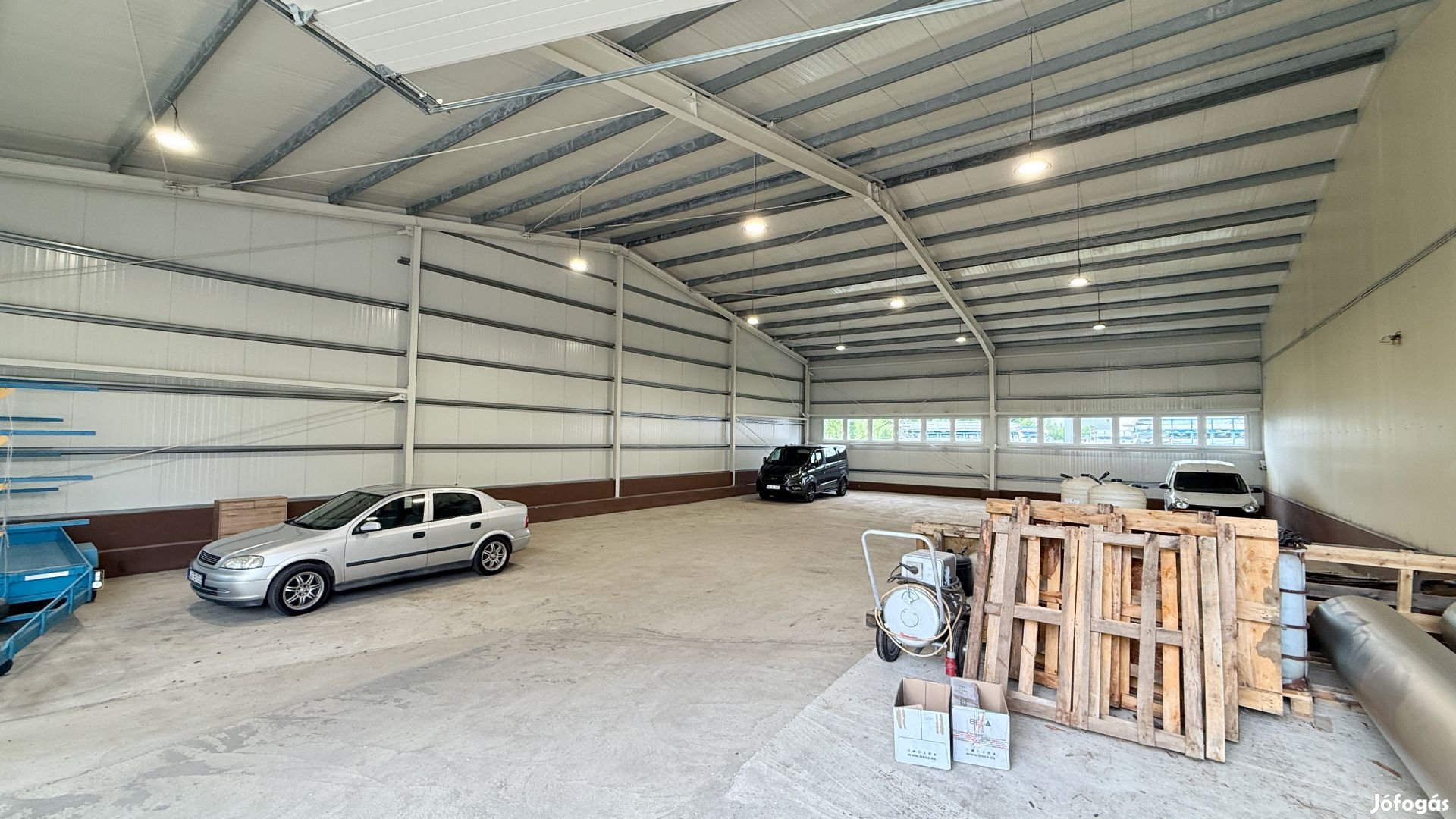 Kiadó 450 m2 új építésű ipari, keresk. épület, Debrecen