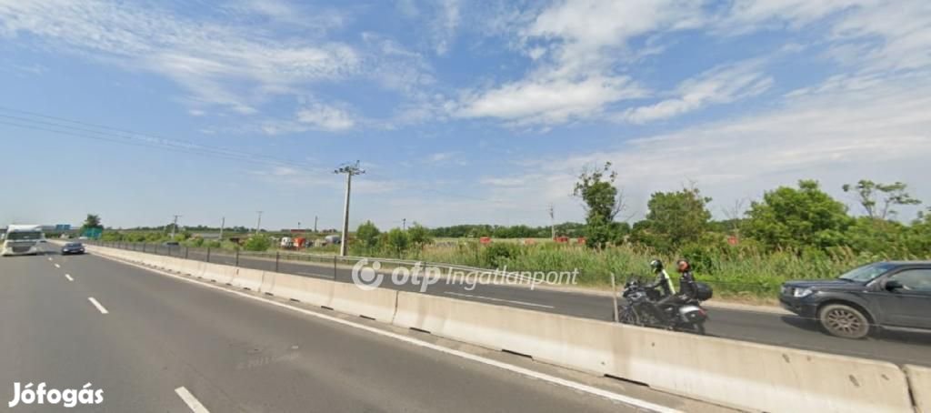 Kiadó 75825 nm-es telek Szeged